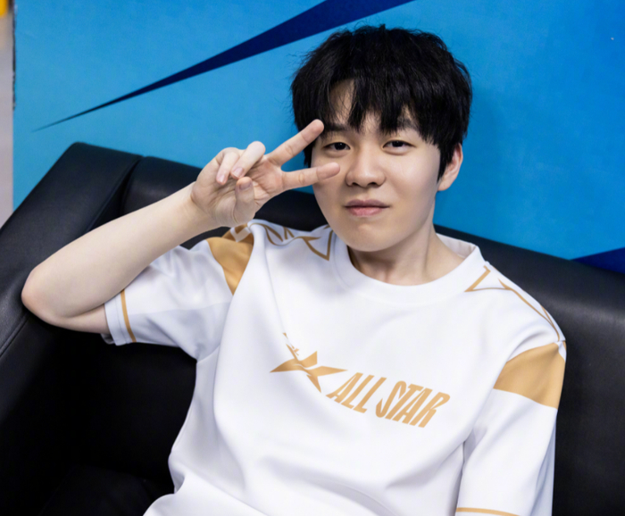 jL回应对NAVI质疑：没有火力输出和明星选手的二线队哈哈